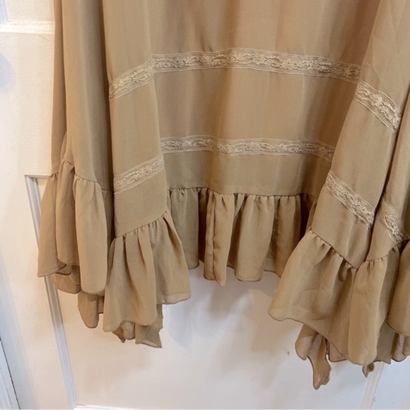 Moon collection ruffle dress with lace accents - Picture 5 of 8